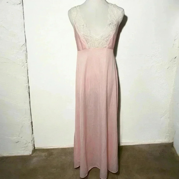 Vintage Other - Dreamy vintage ballet pink nylon lace slip dress M